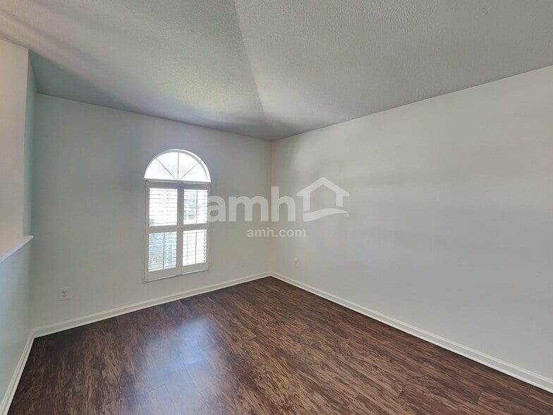 Building Photo - 2700 Darwin Ct