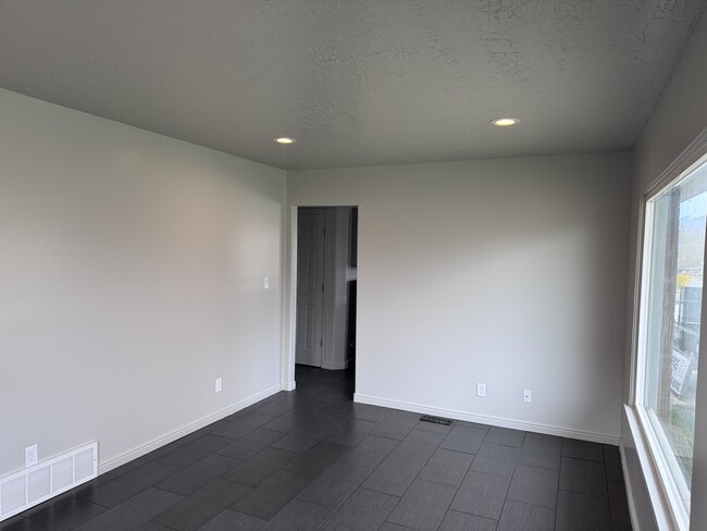 Building Photo - 3879 S 2050 W