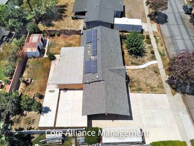 Building Photo - 3520 Hearst Dr