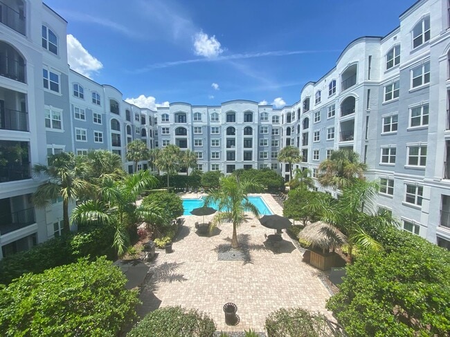 Building Photo - Downtown stunner! 1-Bed / 1-Bath in the Gr...