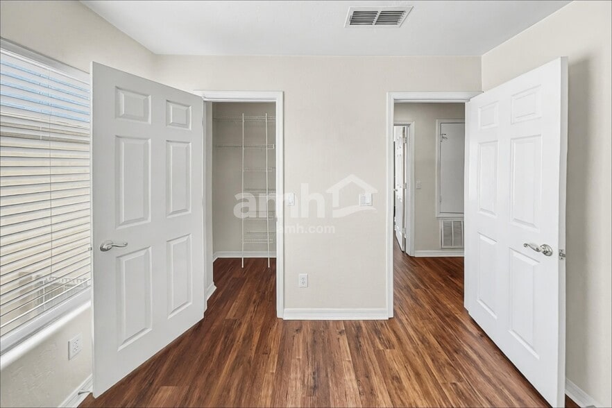 Building Photo - 14493 W Weldon Ave