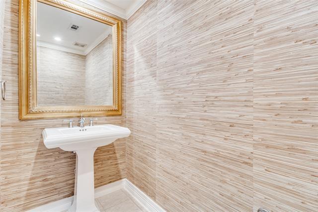 Building Photo - 3401 Lee Pkwy