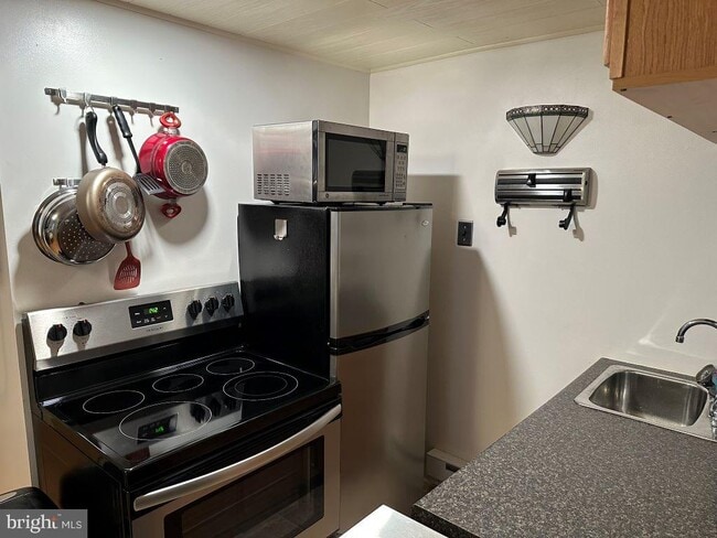 Building Photo - 14822 Charmian Rd