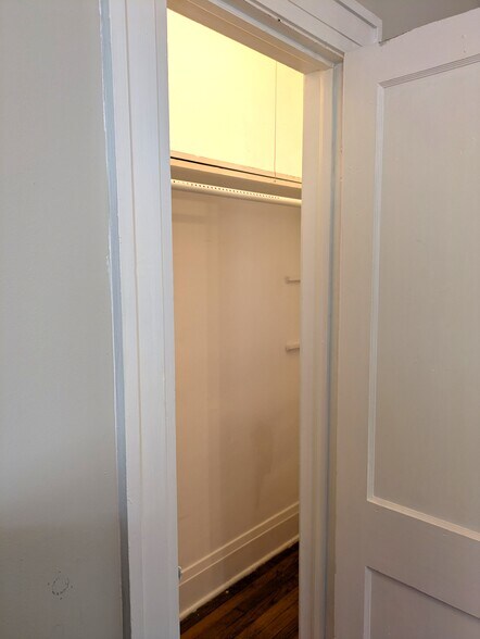 Building Photo - 1910 Madison Ave