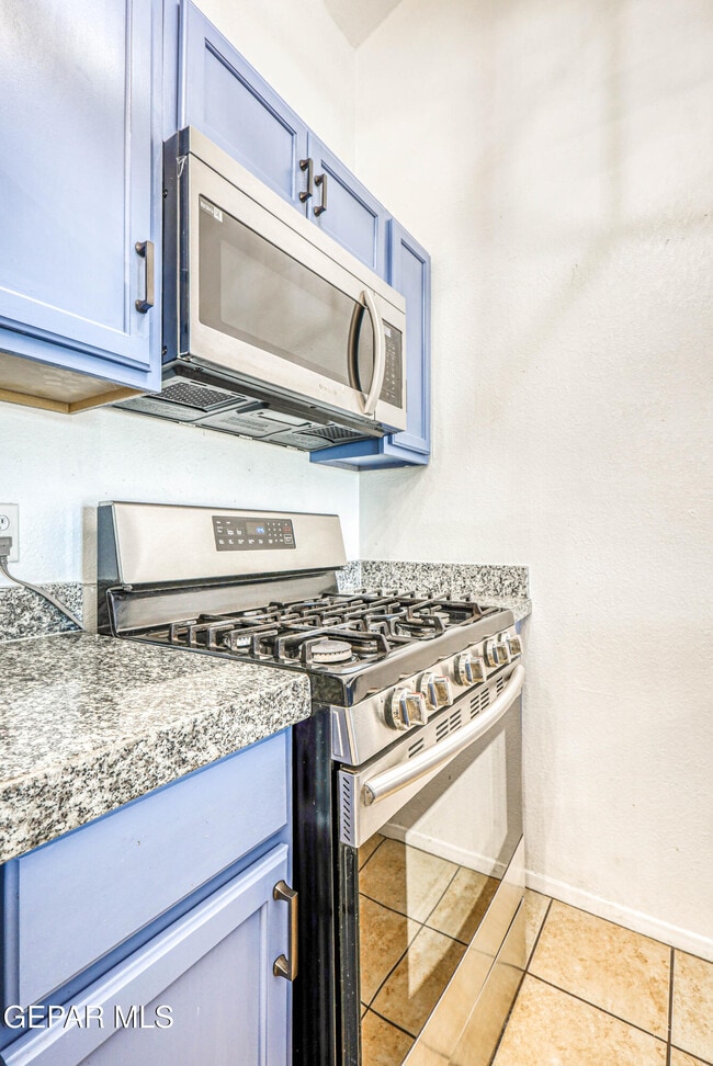 Building Photo - 630 White Cliffs Dr