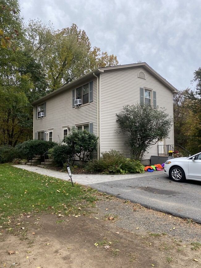 Building Photo - 352 Community House Rd