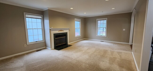 Expansive family room - 13 Steeple Ct