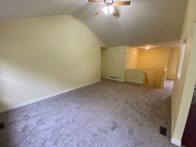 Building Photo - 121 Kale Ct