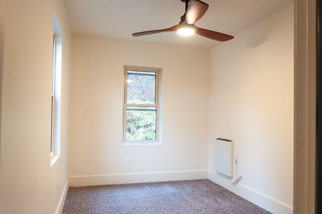 Building Photo - 3br/2bath Custom Remodeled Home Near Okemo