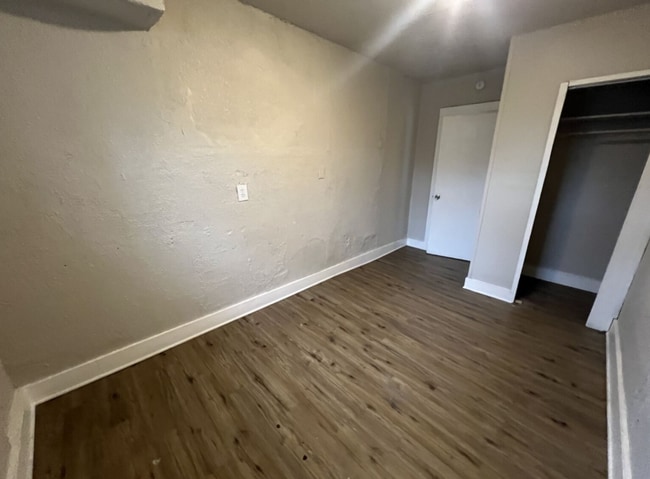 Building Photo - 824 Tyler St