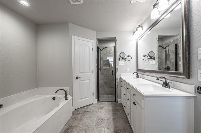 Building Photo - 325 Paloma St