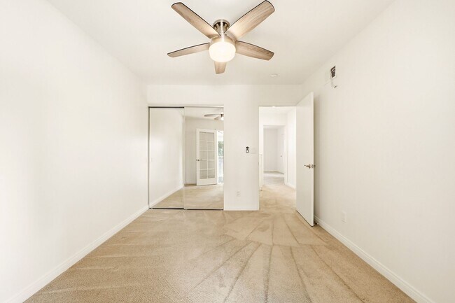 Building Photo - Remodeled 3bd/2.5bath steps from beaches, Racetrack, and Cedros Design district