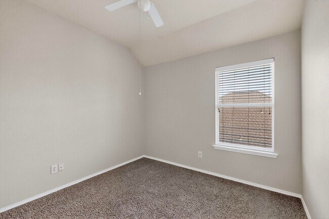 Building Photo - Great Home with Room To Grow in Southbrook!