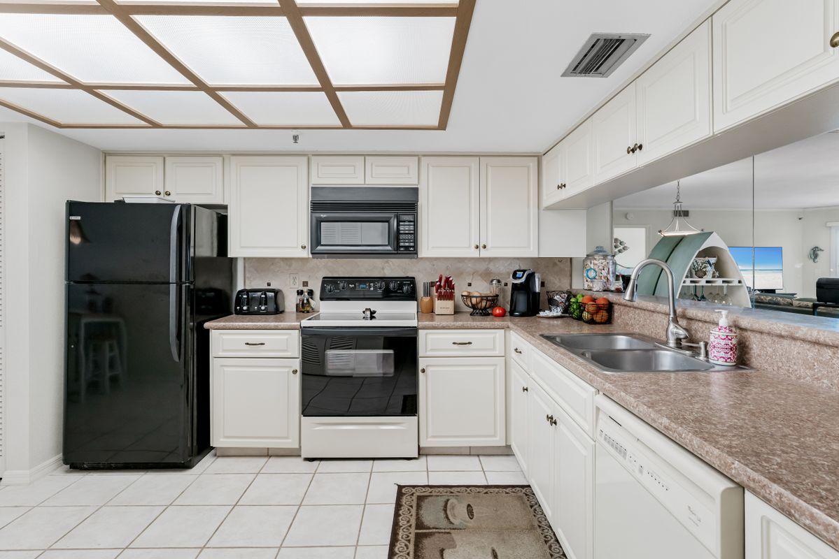 Building Photo - 18400 Gulf Blvd