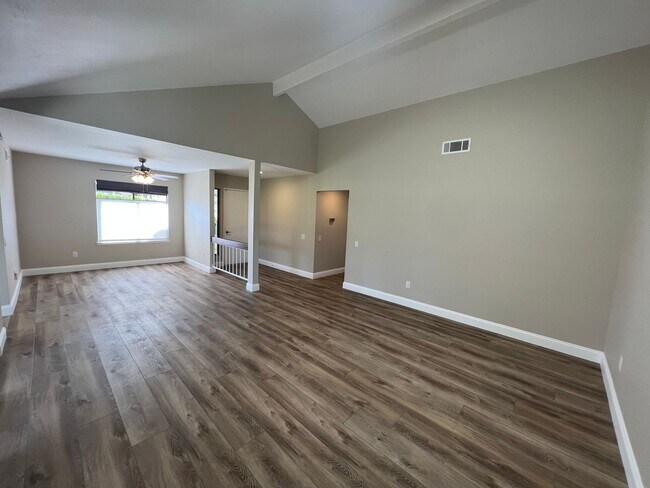 Building Photo - Beautiful Bel-Air floor plan on the Golf C...