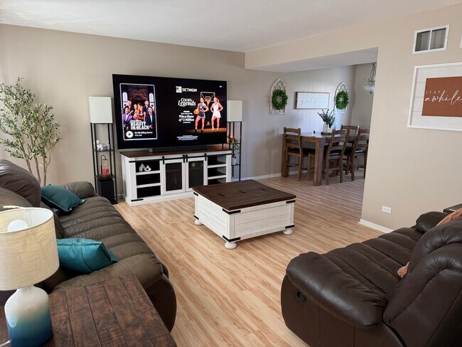 Building Photo - 668 Niagara Dr