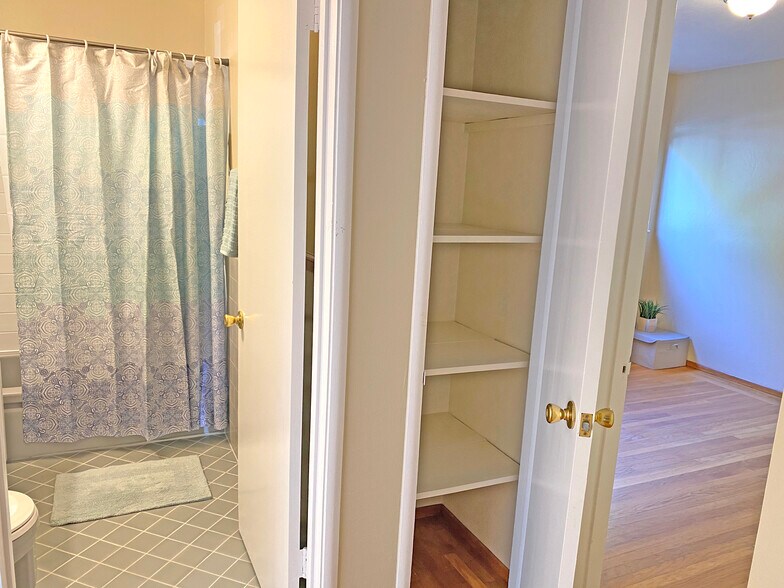 hall linen closet - 1114 Stannage Ave