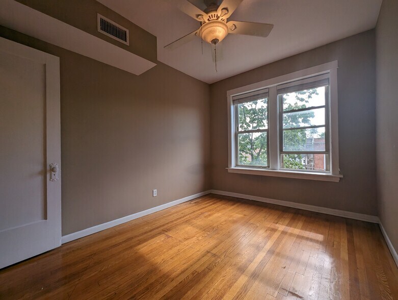 Building Photo - 2659 N Saint Louis Ave