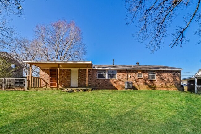 Building Photo - Pleasant 3 Bedroom in Prattville