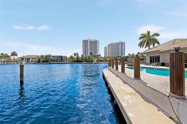Building Photo - 655 Hibiscus Dr
