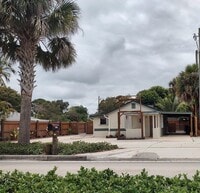 Building Photo - 1330 NE Dixie Hwy