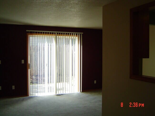 Building Photo - 3935 SW Pinewood Way