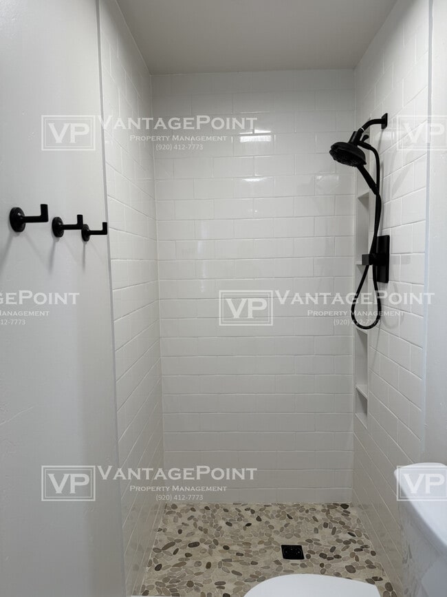 Building Photo - 1335 Dousman St