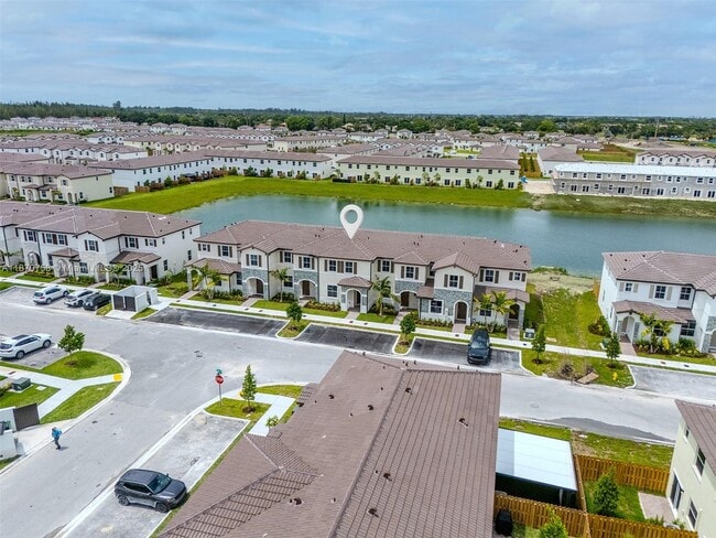 Building Photo - 2796 SE 26th Ave