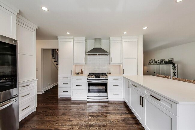Building Photo - 511 S Dwyer Ave