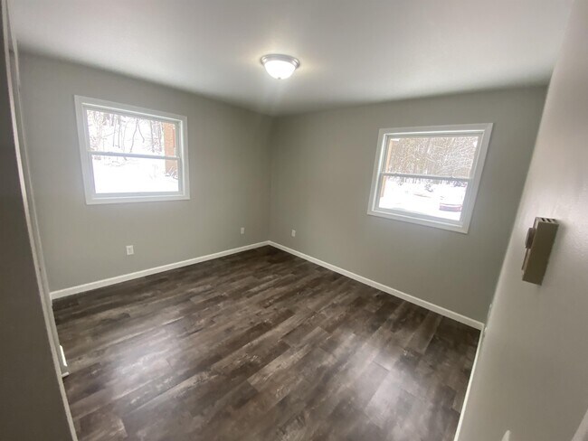 Building Photo - 1039 Maas St