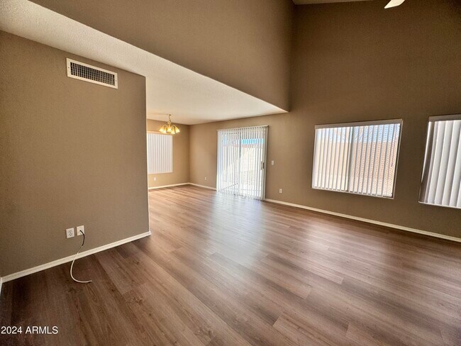 Building Photo - 10453 N 76th Dr