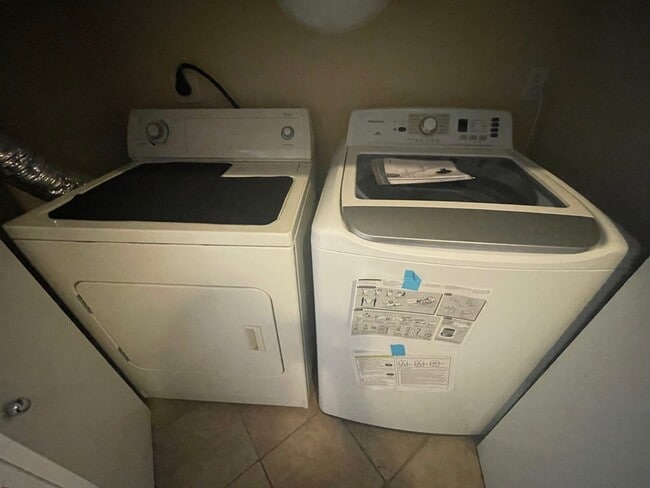 Building Photo - 101 W Market St