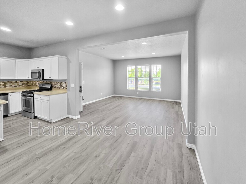 Building Photo - 5342 W Hampstead Ln