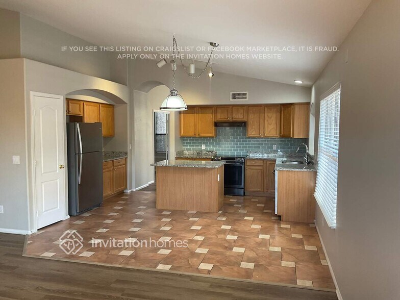 Building Photo - 10229 W Daley Ln