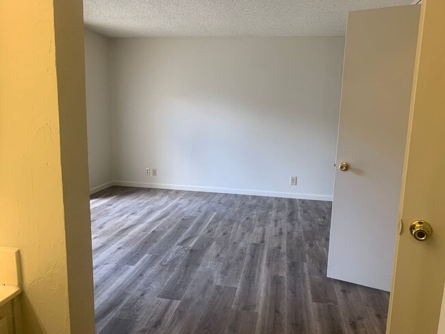 Building Photo - Large one story 4 bedroom home in Orangevale