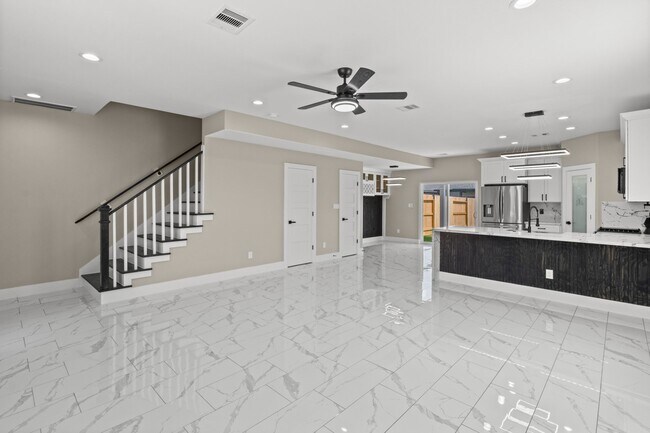 Building Photo - 7927 Colonial Ln