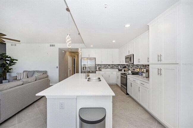 Building Photo - 12240 Wellen Golf St