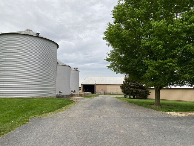 Building Photo - Coming soon! 4 Bedroom Farmhouse for Rent in Shippensburg