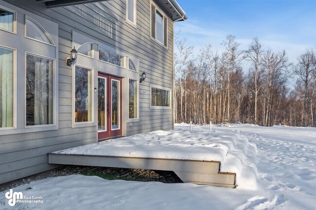 Building Photo - Gorgeous Palmer Home!