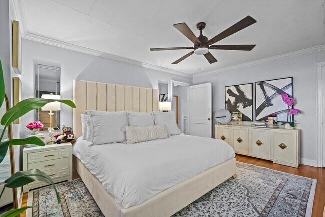 Building Photo - Spacious Townhome Available in Downtown Gr...