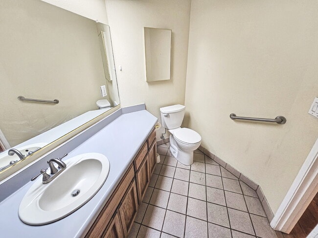 Building Photo - 821 Janelle Ct