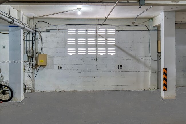 Building Photo - 6484 Indian Creek Dr