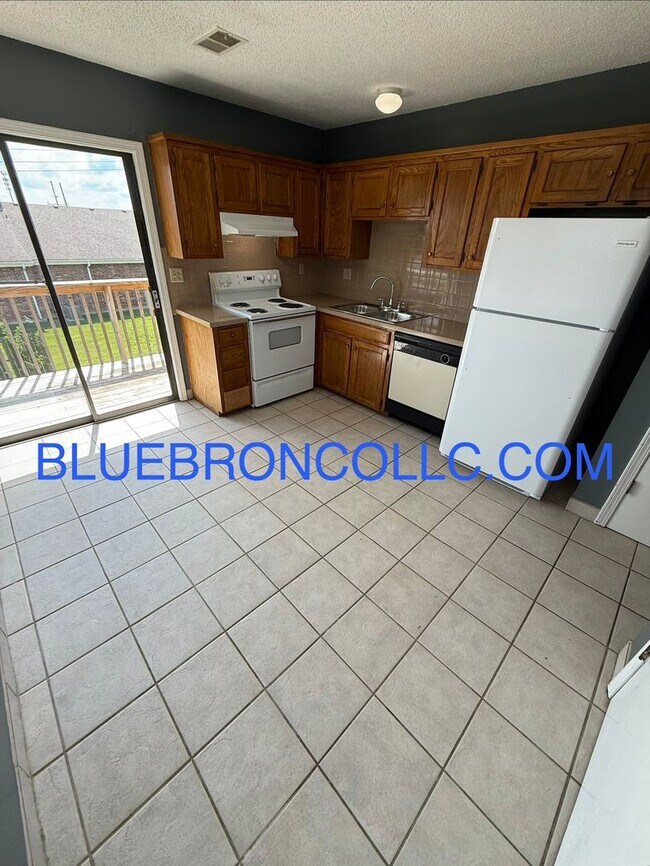 Building Photo - Cute 2 bedroom 1 bathroom home with a 1 car garage