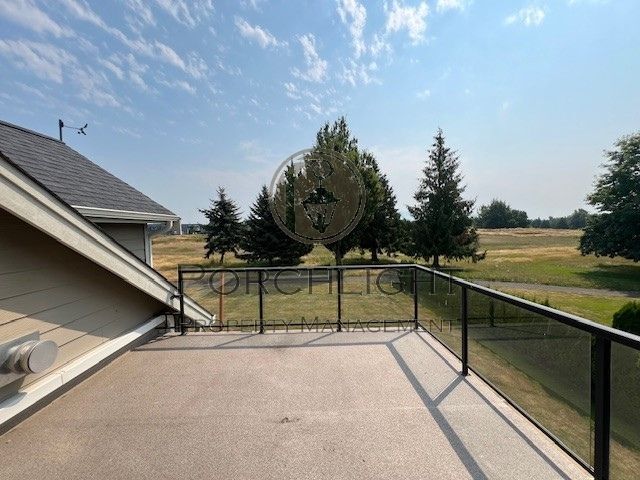 Building Photo - 2200 Greenview Cir