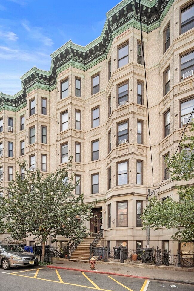 Building Photo - 1110 Park Ave