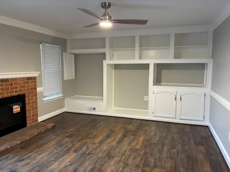 Building Photo - 6165 Green Hollow Ct