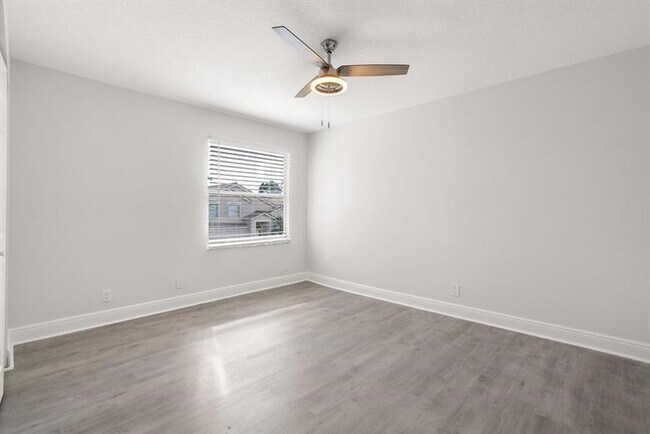 Building Photo - 5228 NW 112th Terrace
