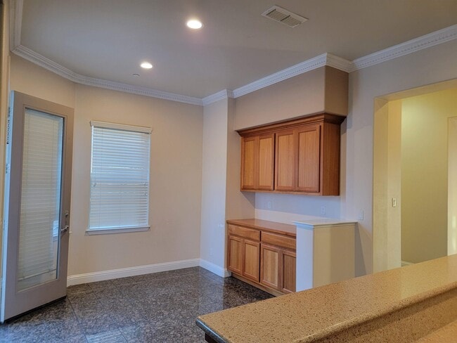 Building Photo - 469 Hawk Dr