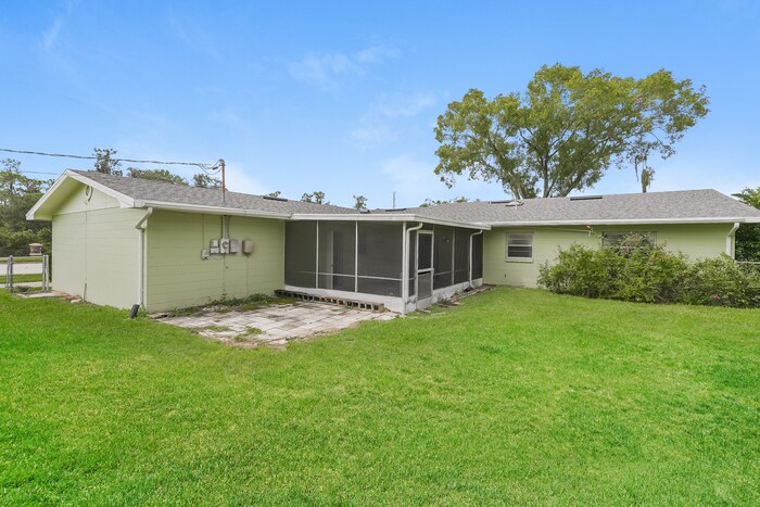 Building Photo - 6142 Donegal W