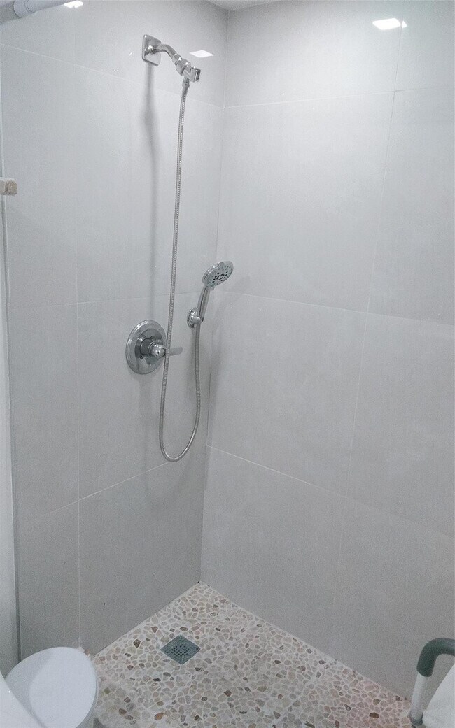 Building Photo - 307 Saxony Dr